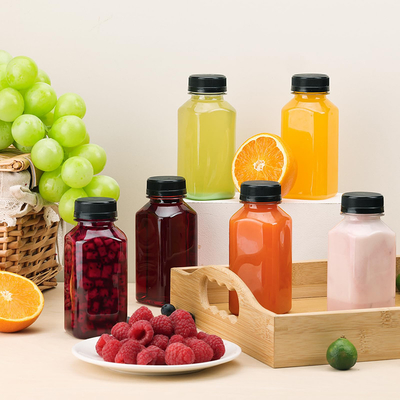زجاجات الشاي الحليبية البلاستيكية الحديثة مع مقبض معزول واضح أو لون مخصص مختلف القدرات