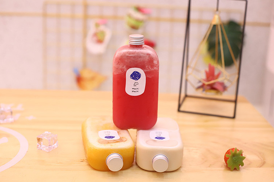 مربع و مستديرة شرب واضحة زجاجات الشاي الحليب مع مسدس ضد التسرب على أغطية