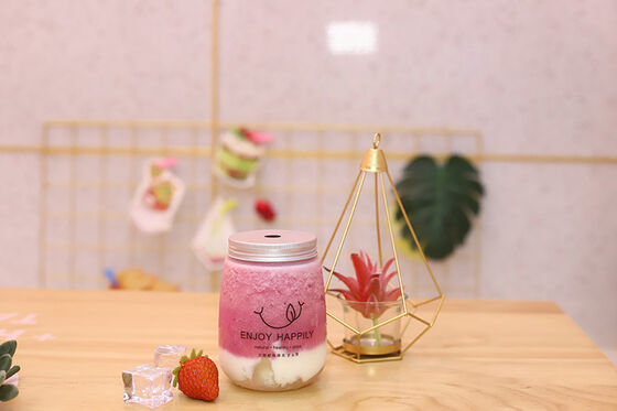 زجاجات الشاي الحليب الحديثة صافية مع غطاء ملفوف قابلة لإعادة الاستخدام وعاءات بلاستيكية دائمة مثالية لتعبئة المشروبات وتخزينها