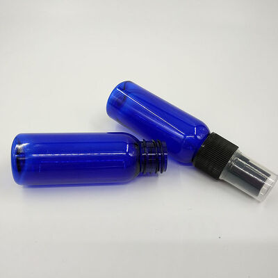 زجاجة رش بلاستيكية دائرية كلاسيكية من البولي إيثيلين تيرفثالات مثالية للتعبئة الصناعية وحلول تخزين المواد الكيميائية