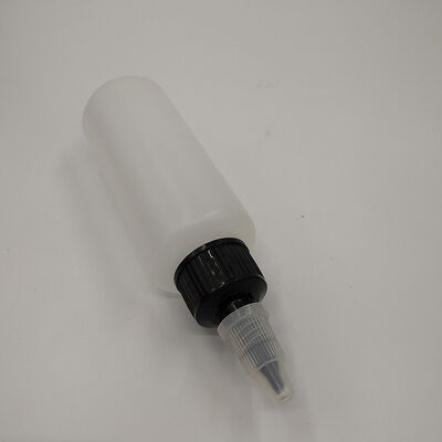 زجاجات قطارة بلاستيكية مصممة بسطح أملس ونوع إغلاق بغطاء لولبي يوفر احتواءً للسائل مانعًا للتسرب