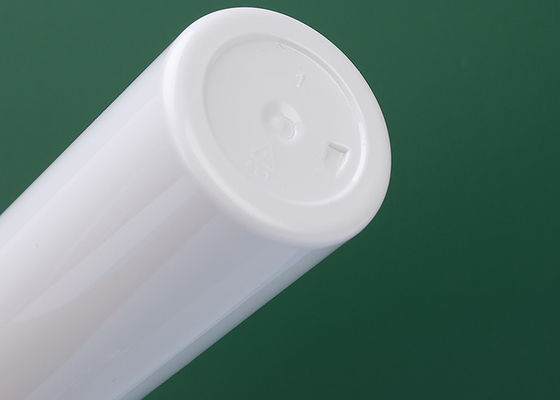 حاويات كريم بوليمر بغطاء قلاب مع أغطية بلاستيكية مطلية بالكهرباء فوق البنفسجية مصممة خصيصًا لتلبية احتياجات تغليف مستحضرات العناية بالبشرة